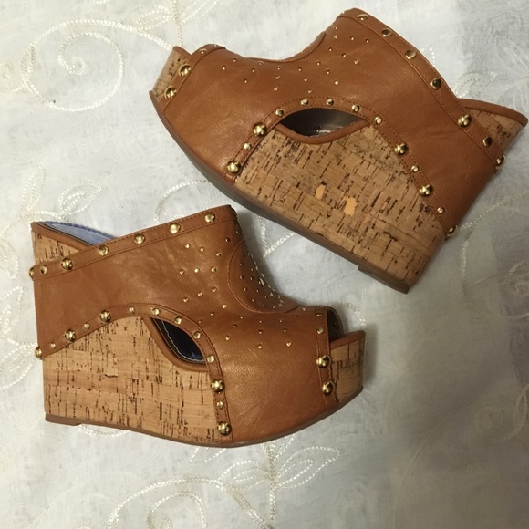 Shoes - Picture 3 of 4